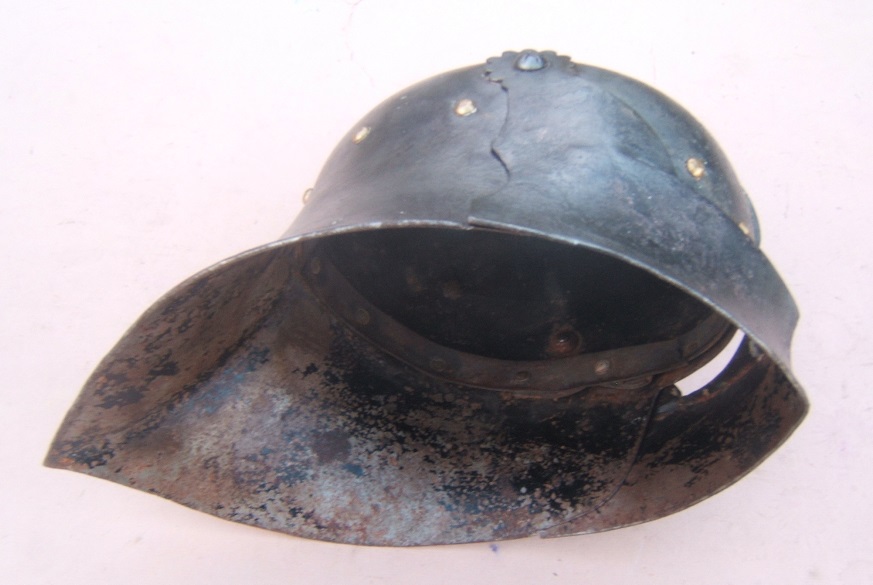 A VERY GOOD EARLY 17TH CENTURY SWEDISH PEAR-TOP MORION 