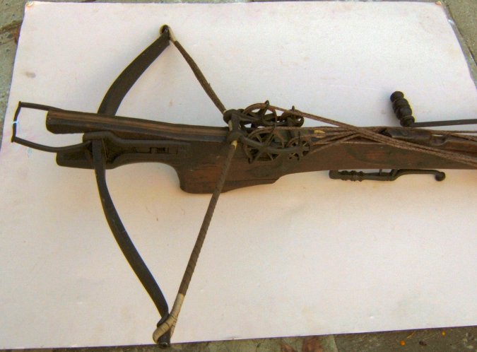 A RARE SWISS/SOUTH GERMAN TARGET/HUNTING CROSSBOW & ORIGINAL WINDLASS, ca. 1750-1780