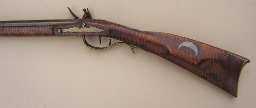 A VERY FINE QUALITY GOLDEN AGE PERIOD FLINTLOCK PENNSYLVANIA/KENTUCKY RIFLE, BY 