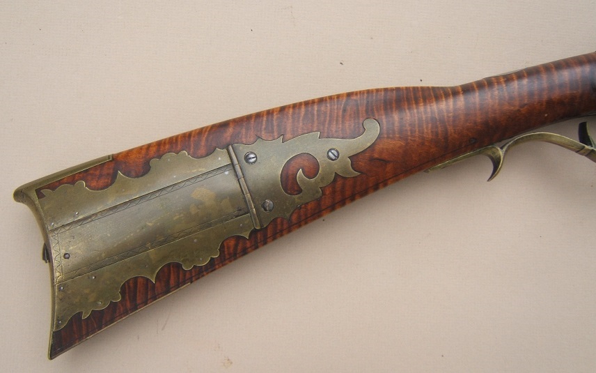 A VERY FINE QUALITY GOLDEN AGE PERIOD FLINTLOCK PENNSYLVANIA/KENTUCKY RIFLE, BY 