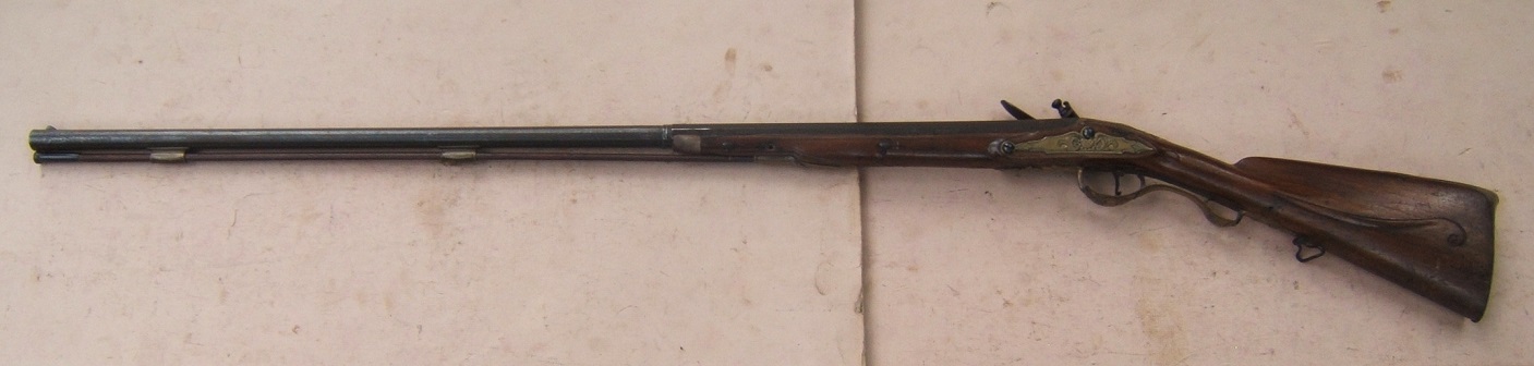 A FINE QUALITY MID 18TH CENTURY FRENCH BRONZE MOUNTED FLINTLOCK FOWLER, ca. 1750 view 2