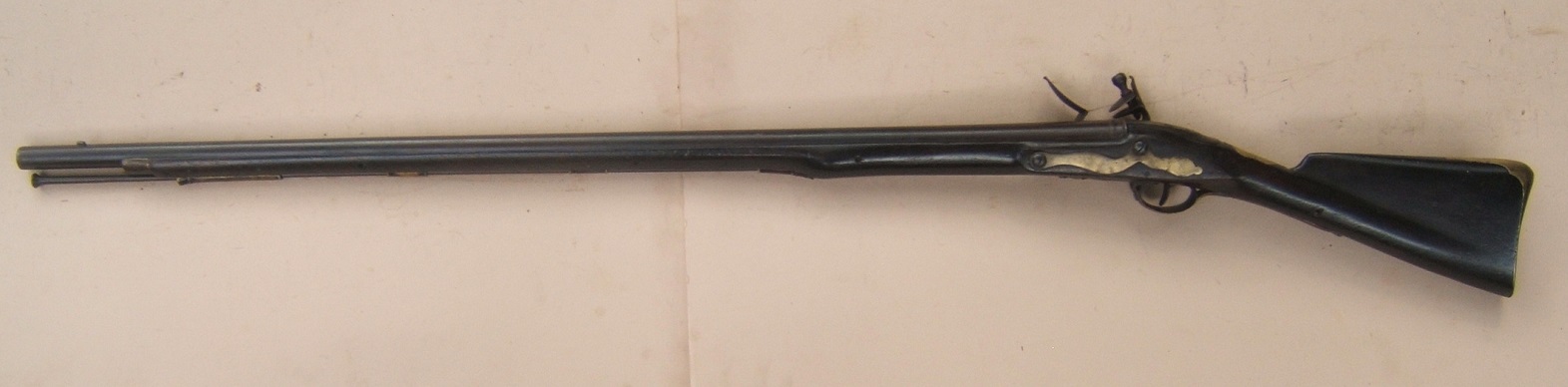 A FINE & SCARCE EARLY AMERICAN REVOLUTIONARY PATTERN 1768 SECOND MODEL/SHORTLAND BROWN BESS MUSKET, ca. 1769 view 2