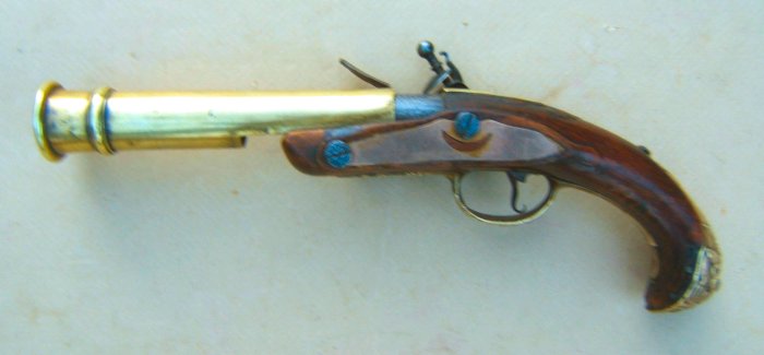 A VERY RARE BREECH-LOADING REVOLUTIONARY WAR PERIOD FRENCH FLINTLOCK NAVAL OFFICER'S FLARE/PRYOTECHNIC PISTOL, ca. 1760-1770 view 2