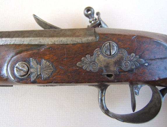 A FINE FRENCH EMPIRE/NAPOLEONIC PERIOD RIFLED FLINTLOCK OFFICER'S PISTOL, ca. 1810 view 4