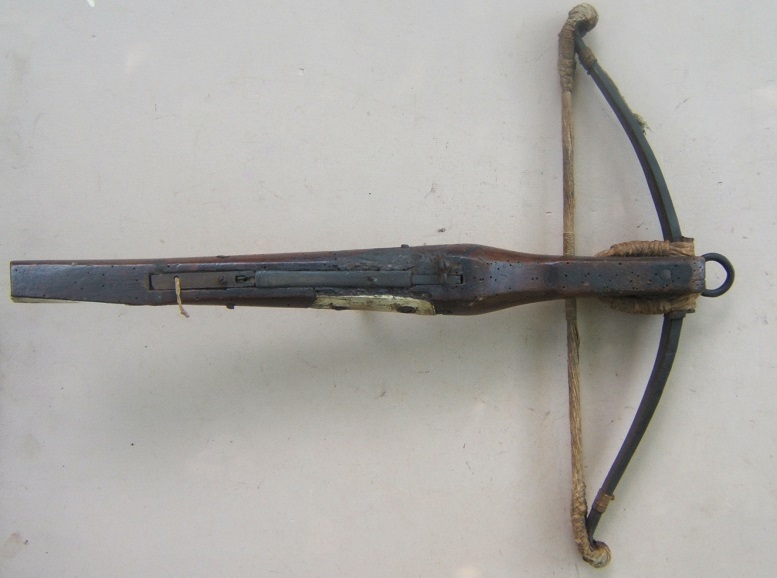 A VERY GOOD 16TH CENTURY GERMAN (SAXON) STAGHORN INLAYED CROSSBOW, ca. 1575 view 3