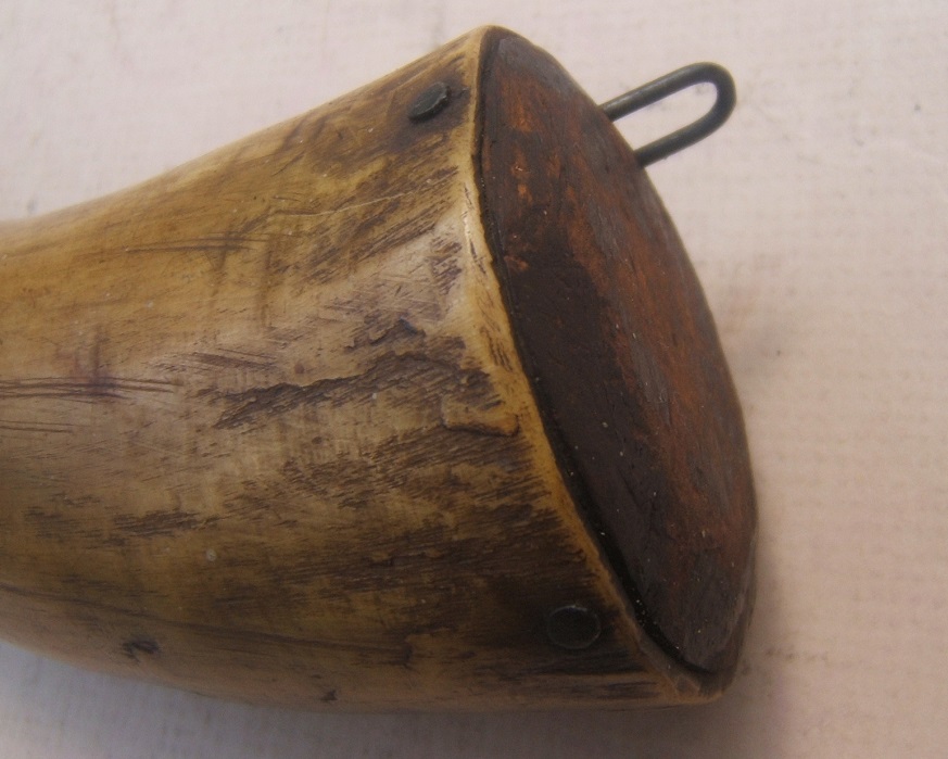  A VERY GOOD AMERICAN REVOLUTIONARY WAR PERIOD POWDER HORN, ca. 1770 view 3