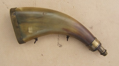 A VERY GOOD+ MID 19th CENTURY COMPRESSED/FLAT COWHORN POWDER HORN, ca. 1840 view 1