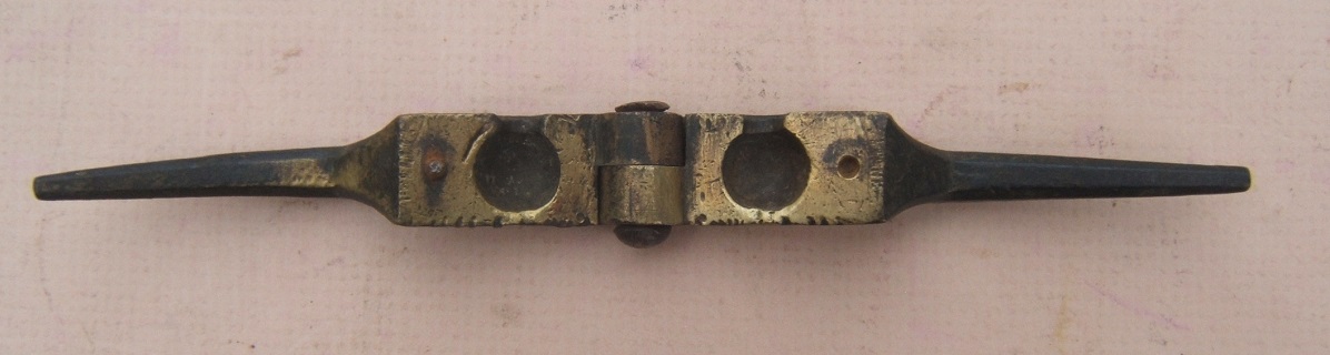  A FINE RARE AMERICAN REVOLUTIONARY WAR PERIOD MUSKET TYPE SINGLE CAVITY BRASS BULLET MOLD, ca. 1770 view 3