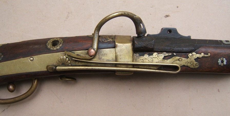 A VERY FINE QUALITY EDO PERIOD JAPANESE SNAP MATCHLOCK TEMPLE PISTOL, ca. 1800 view3