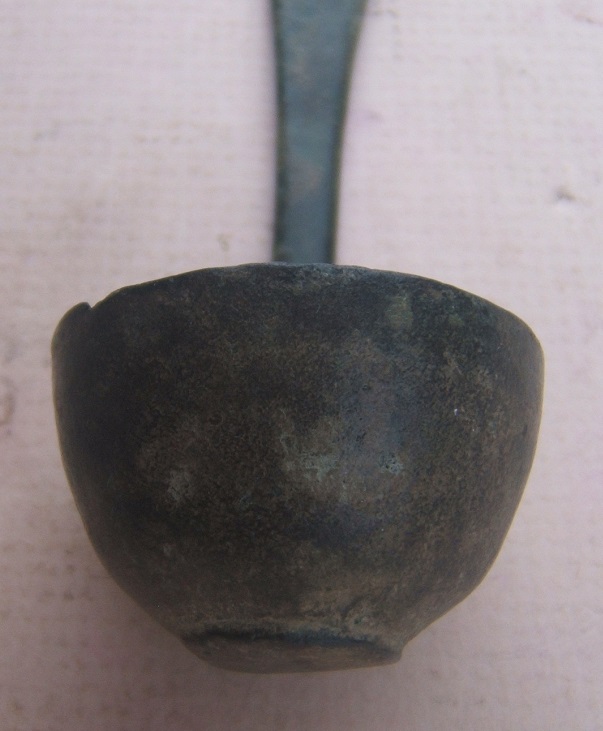 A VERY GOOD SMALL-SIZED Mid-18TH CENTURY ENGLISH BRONZE (APOTHECARY'S?) DIPPER/LADLE, ca. 1750 view2