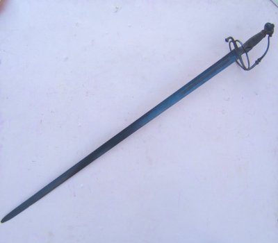 A FINE ENGLISH CIVIL WAR PERIOD BROADSWORD, ca. 1640s view 1