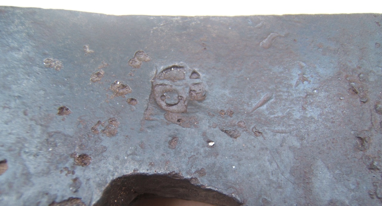 A VERY GOOD & EARLY COLONIAL PERIOD SOLDIER'S BELT-AXE TOMAHAWK, ca. 1650-1720 view 5