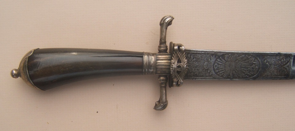 A VERY FINE QUALITY MID-18th CENTURY GERMAN SILVER-MOUNTED HORN HILT CUTTOE,  dtd. 1752 view 3