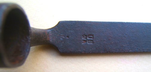 A VERY GOOD UNTOUCHED EARLY US MODEL 1816 SOCKET BAYONET, ca. 1816 view 2