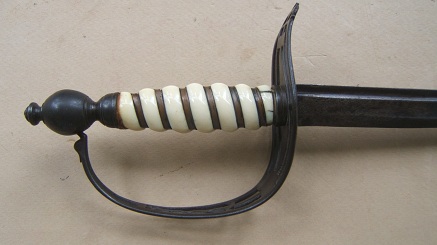 A VERY GOOD+ IVORY & PIERCED/CHISELED STEEL MOUNTED REVOLUTIONARY WAR PERIOD ENGLISH SHORT SABER, ca. 1770 view 4