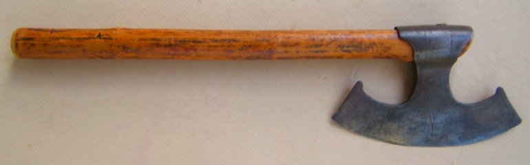 A FINE EARLY 17th CENTURY GERMAN/EASTERN EUROPEAN FIGHTING AXE, ca. 1640 front