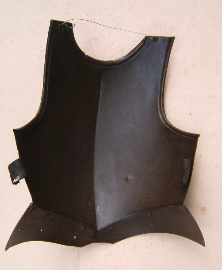 A VERY GOOD EARLY/MID-17TH CENTURY (THIRTY YEARS WAR PERIOD) EUROPEAN (GERMAN/DUTCH) ETCHED BREAST-PLATE, ca. 1630 back