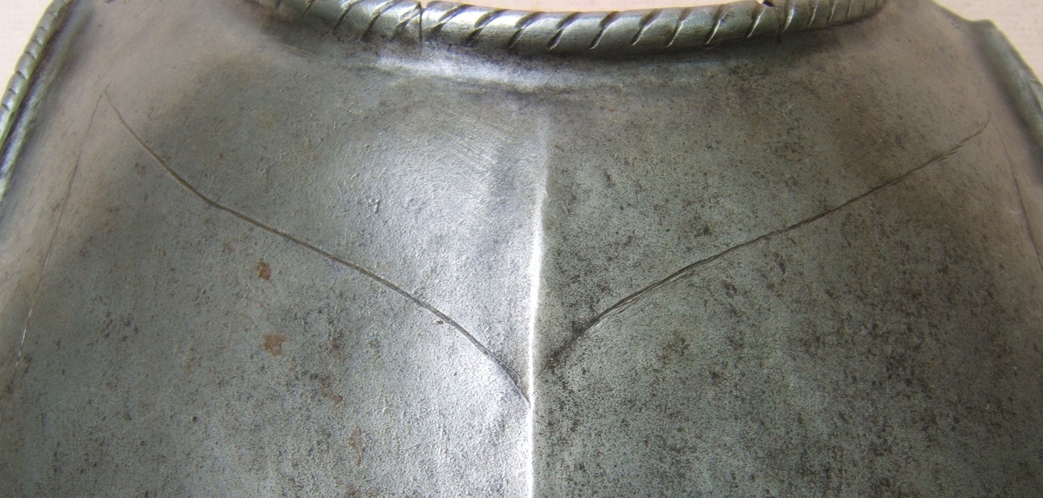 A VERY GOOD EARLY/MID-17TH CENTURY (THIRTY YEARS WAR PERIOD) EUROPEAN (GERMAN/DUTCH) ETCHED BREAST-PLATE, ca. 1630 back