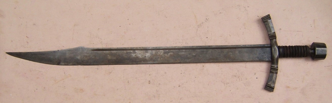 A VERY FINE QUALITY VICTORIAN PERIOD COPY OF A LATE 15TH/EARLY 16TH CENTURY GERMAN/ITALIAN FALCHION SWORD, ca. 1490/1890 front