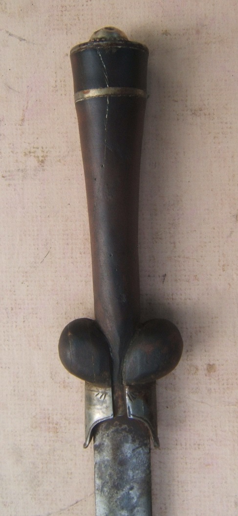 A VERY GOOD LATE 19th/EARLY 20th CENTURY VICTORIAN/EDWARDIAN PERIOD COPY OF A 15th CENTURY BOLLOCK KNIFE/KIDNEY DAGGER, ca. 1890-1920 front