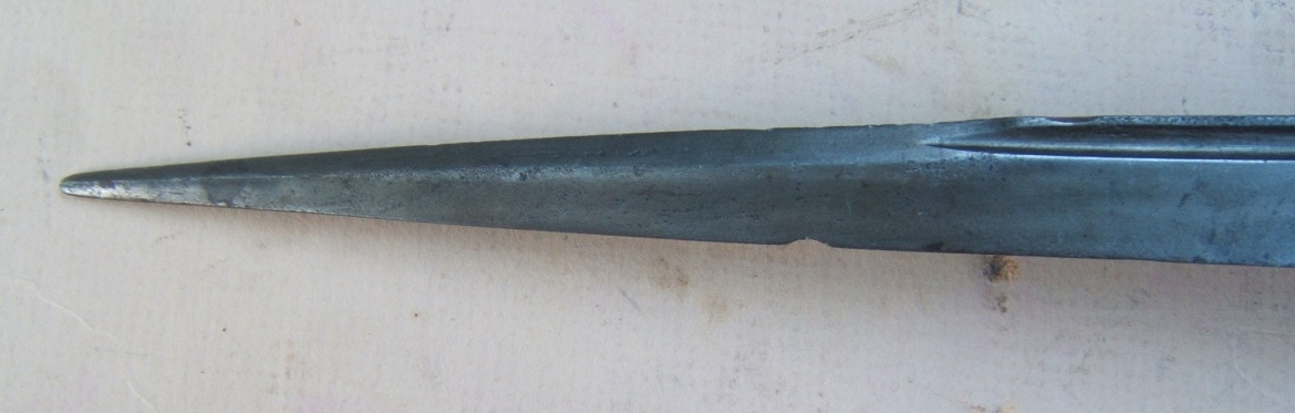 A VERY GOOD QUALITY MID-17th CENTURY SPANISH MAIN-GAUCHE/LEFT-HAND DAGGER, ca. 1650 front