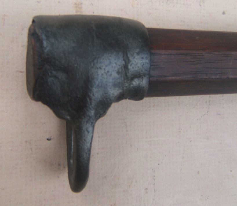 A VERY GOOD 16th/ 17th CENTURY EASTERN EUROPEAN (Polish/Hungarian?) WAR-HAMMER, ca. 1650 (ON LATER HAFT)