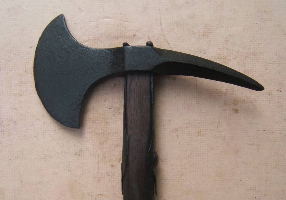 A VERY FINE & RARE AMERICAN REVOLUTIONARY WAR PERIOD FRENCH NAVAL BOARDING-AXE (HACHE de BORD), ca. 1750-1770 front