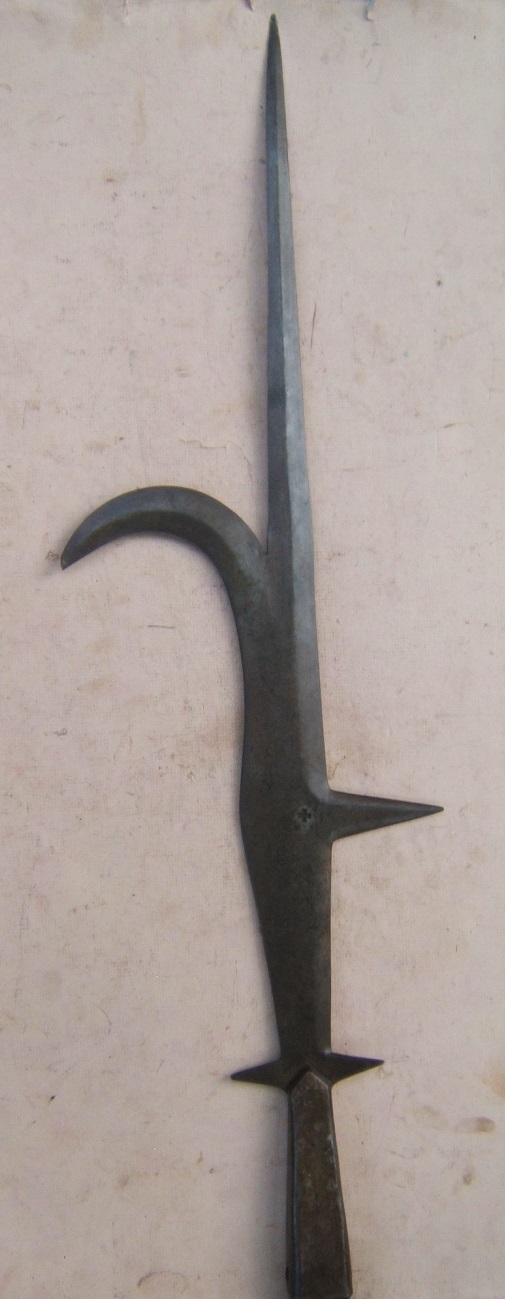 A FINE 19TH CENTURY ARMOURER'S COPY OF A 16TH CENTURY EUROPEAN (ITALIAN/GERMAN) BILL/RONCONE, ca. 1890 back