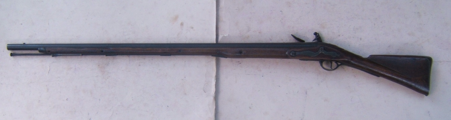 A VERY GOOD (AMERICAN CAPTURED/USED) AMERICAN REVOLUTIONARY WAR PRODUCTION (P. 1777) SECOND MODEL/SHORTLAND PATTERN BROWN BESS MUSKET, ca. 1778 view 2