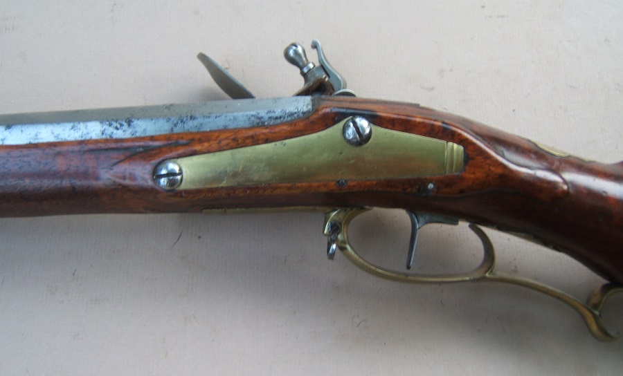 A FINE QUALITY COLONIAL PERIOD BRASS MOUNTED GERMANIC FLINTLOCK 