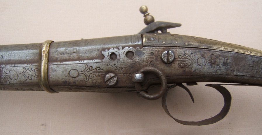  A FINE QUALITY SMALL-SIZE ALBANIAN ALL-METAL MIQUELET LONG-GUN, ca. 1820 view 4