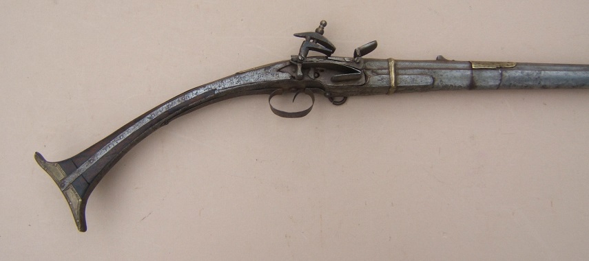  A FINE QUALITY SMALL-SIZE ALBANIAN “ALL-METAL” MIQUELET LONG-GUN, ca. 1820 view 5