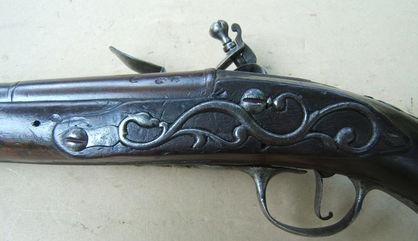 A SCARCE EARLY COLONIAL PERIOD (WILLIAM & MARY PERIOD) ENGLISH FLINTLOCK OFFICER'S PISTOL, BY 