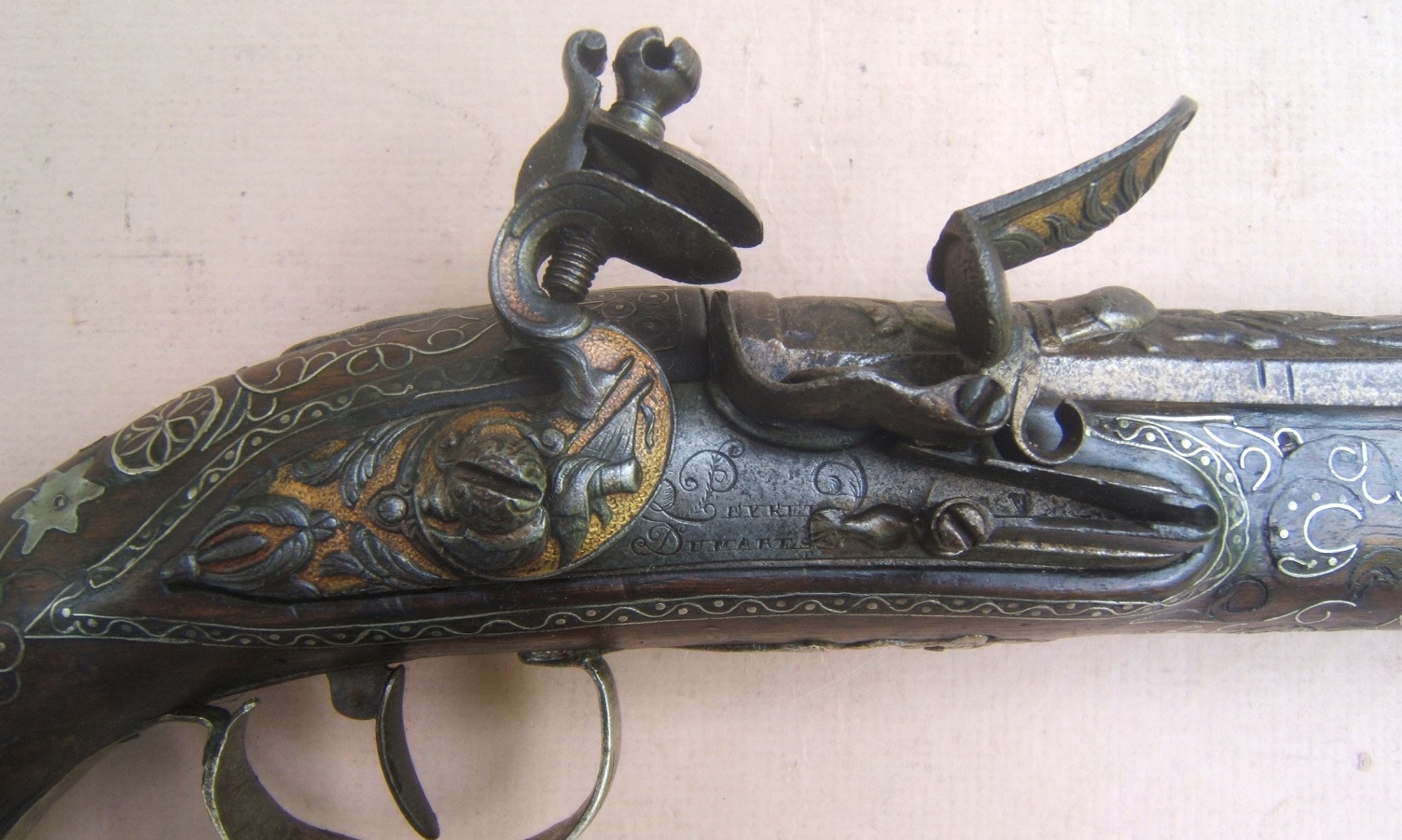 A VERY FINE QUALITY FRENCH SILVER MOUNTED & GOLD DAMASCENED FLINTLOCK HOLSTER PISTOL, by “PEYRTE DUMAREST” (FOR EASTERN/TURKISH MARKET, ca. 1780 view 3