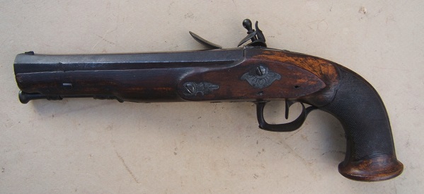 A FINE FRENCH EMPIRE/NAPOLEONIC PERIOD RIFLED “MUSKET-BORE” FLINTLOCK OFFICER'S PISTOL, ca. 1810 view 2