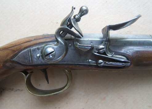 A VERY FINE PAIR OF REVOLUTIONARY WAR PERIOD FRENCH FLINTLOCK BLUNDERBUSS (NAVAL?) OFFICER'S PISTOLS, ca. 1770 view 3