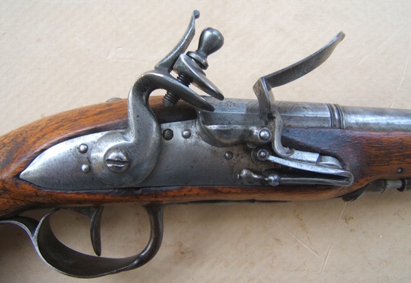 A FINE QUALITY NAPOLEONIC WAR PERIOD FRENCH FLINTLOCK GREATCOAT TYPE OFFICER'S PISTOL, ca. 1810 view 3
