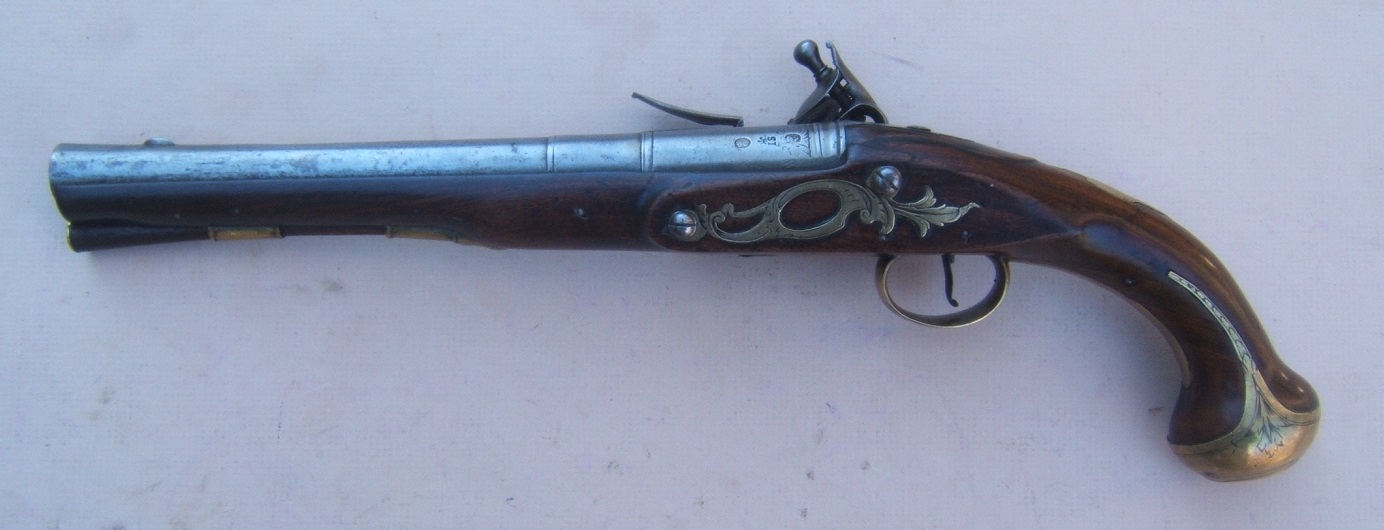 A VERY FINE & EARLY 18th CENTURY EARLY GEORGIAN/COLONIAL PERIOD ENGLISH FLINTLOCK OFFICERS HOLSTER PISTOL, BY 