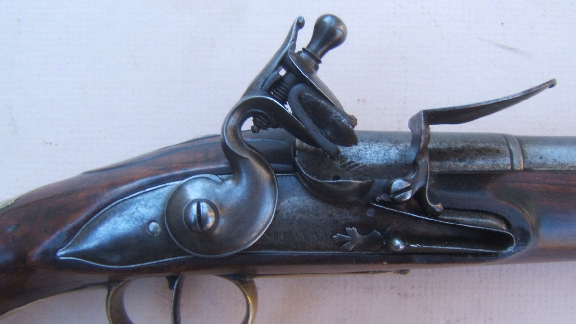 A VERY FINE & EARLY 18th CENTURY EARLY GEORGIAN/COLONIAL PERIOD ENGLISH FLINTLOCK OFFICERS HOLSTER PISTOL, BY 