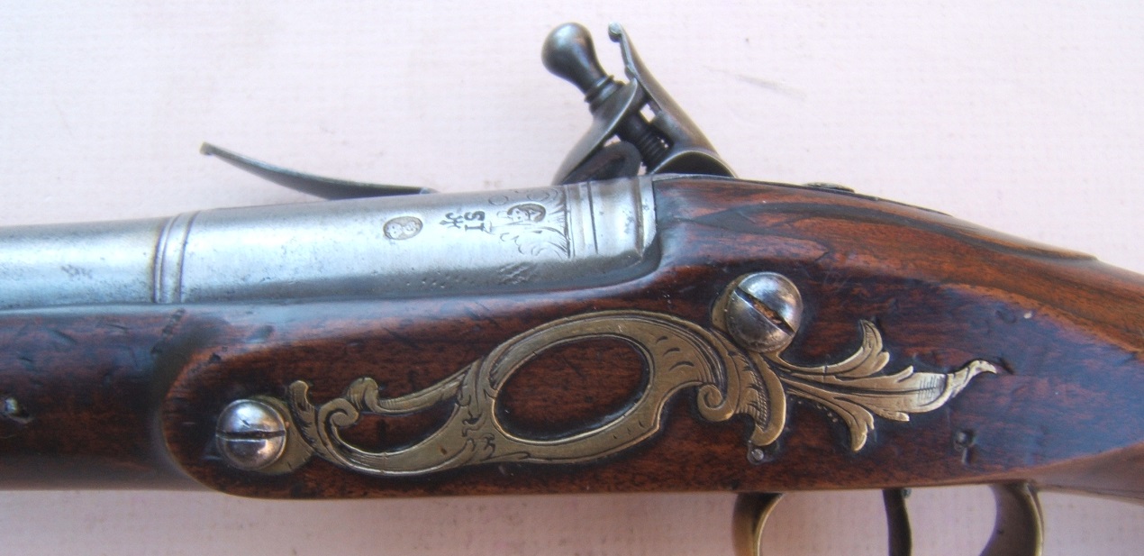 A VERY FINE & EARLY 18th CENTURY EARLY GEORGIAN/COLONIAL PERIOD ENGLISH FLINTLOCK OFFICERS HOLSTER PISTOL, BY 