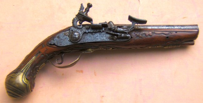 A VERY GOOD CENTRAL BOLOGNESE ITALIAN SNAPHANCE POCKET PISTOL, ca. 1720s view 1