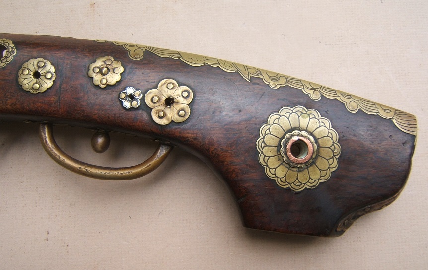 A VERY FINE QUALITY EDO PERIOD JAPANESE SNAP MATCHLOCK “TEMPLE” PISTOL, ca. 1800 view 4
