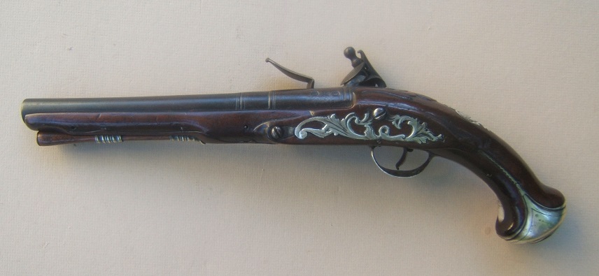 A VERY FINE & EARLY 18th CENTURY SILVER MOUNTED EARLY GEORGIAN COLONIAL PERIOD ENGLISH FLINTLOCK OFFICER’S/HOLSTER PISTOL, BY RICHARD WELFORD, ca. 1715 view 2