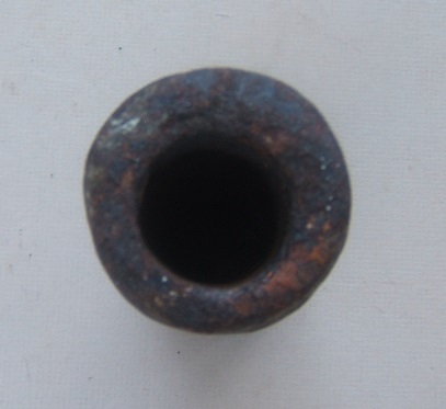 A VERY EARLY NORTHERN ITALIAN 14th/15th CENTURY VASE-TYPE IRON HAND-CANNON, ca. 1425 view 3