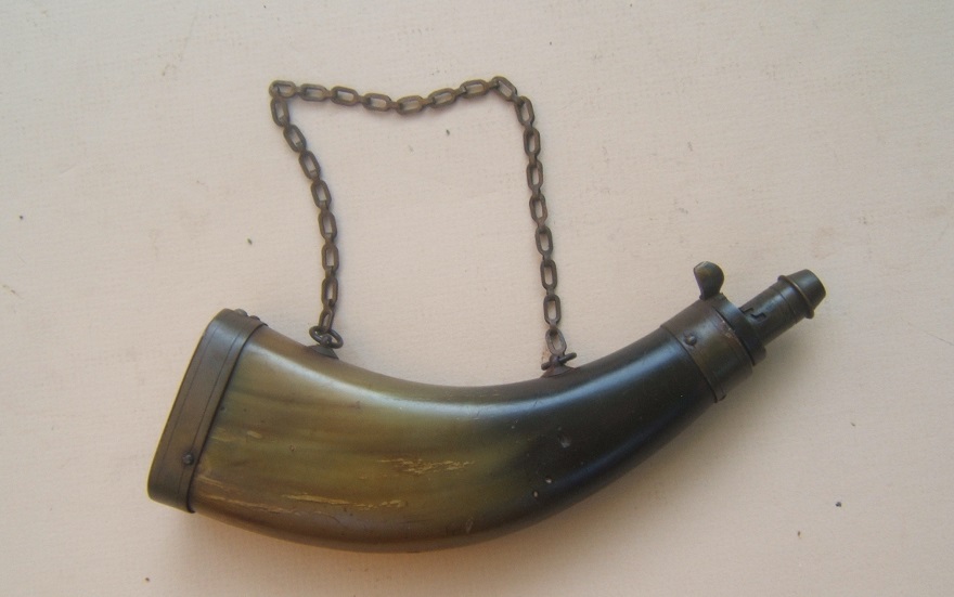  A FINE MID 19th CENTURY COMPRESSED/FLAT COWHORN POWDER HORN, ca. 1840 view 1