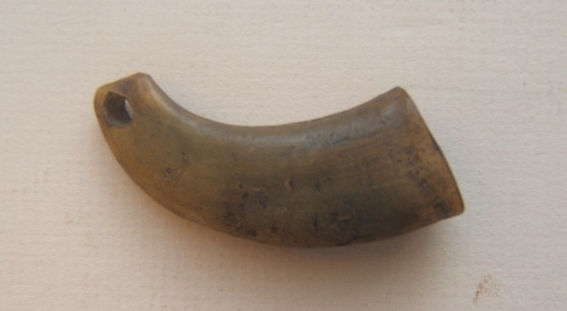 A VERY GOOD+ & SCARCE AMERICAN REVOLUTIONARY WAR PERIOD COW HORN POWDER-MEASURE, ca. 1770 view 2