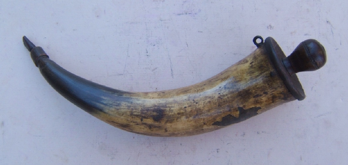  A VERY GOOD AMERICAN REVOLUTIONARY WAR PERIOD MUSKET-SIZE POWDER HORN W/ SCREW-TYPE BASE-PLUG, ca. 1770 view 2