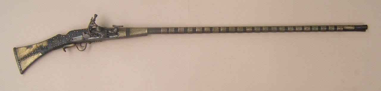 A FINE EARLY/MID- 19th CENTURY NORTH AFRICAN (MOROCCAN/ALGERIAN) SNAPHAUNCE KABYLE 