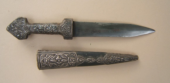 A VERY GOOD 19th CENTURY INDO-PERSIAN (SUFI) SILVER MOUNTED DOUBLE-EDGE DAGGER & MATCHING SCABBARD, ca. 1870 view1