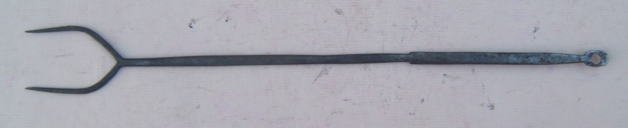 A VERY GOOD COLONIAL AMERICAN/REVOLUTIONARY WAR PERIOD LARGE-SIZE WROUGHT IRON ROASTING/MEAT -FORK, ca. 1770-1800 view2